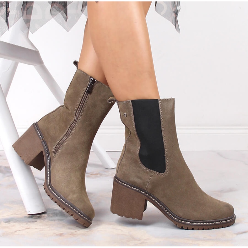 Ženske kožne čizme od brušene kože na stup, tople bež Filippo 1