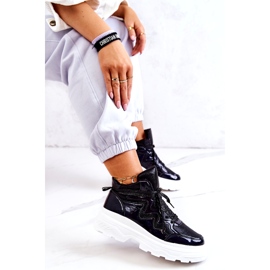 Ženske crne izolirane sportske cipele crna 4