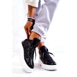 Ženske crne izolirane sportske cipele crna 1