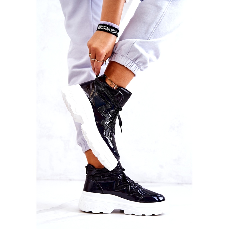 Ženske crne izolirane sportske cipele crna 2