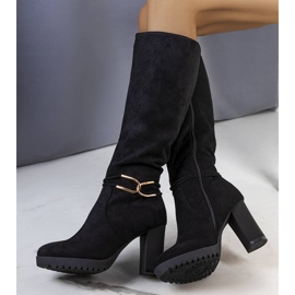 Crne, izolirane čizme na Dardo stubu crno 1