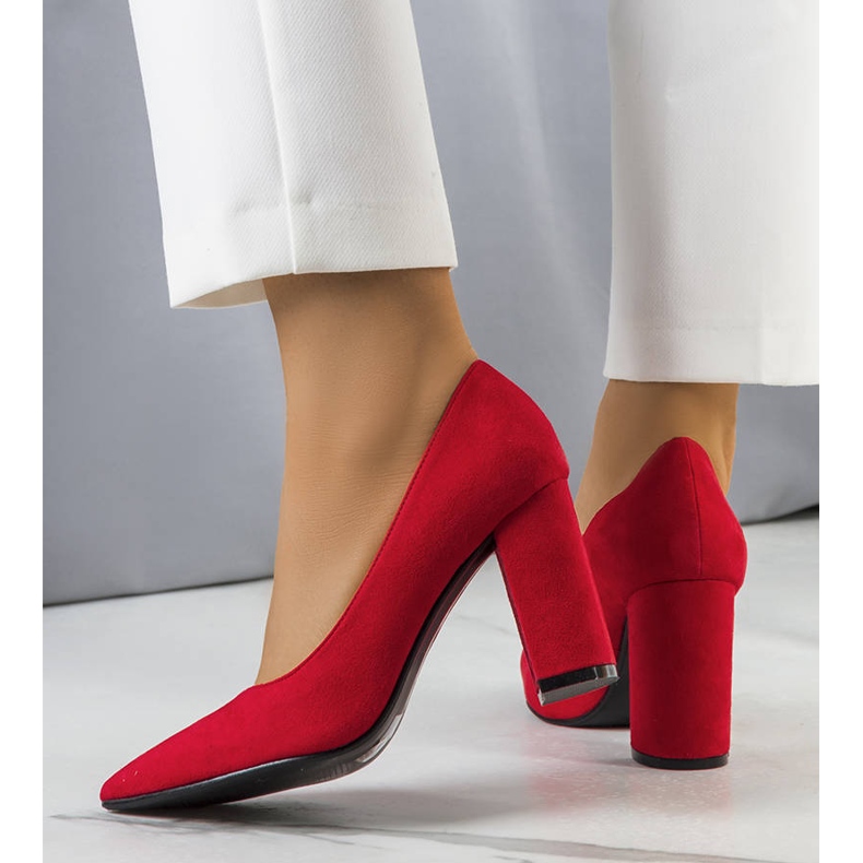 PA1 Crvene cipele na stupu Melvil crvena 1