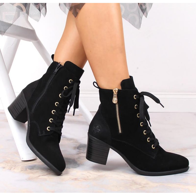 Kožne antilop čizme na stupu izolirane Rieker W RKR564 crna 1