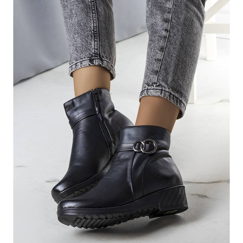 PA1 Crne izolirane čizme na klinu iz Yarele crna 1