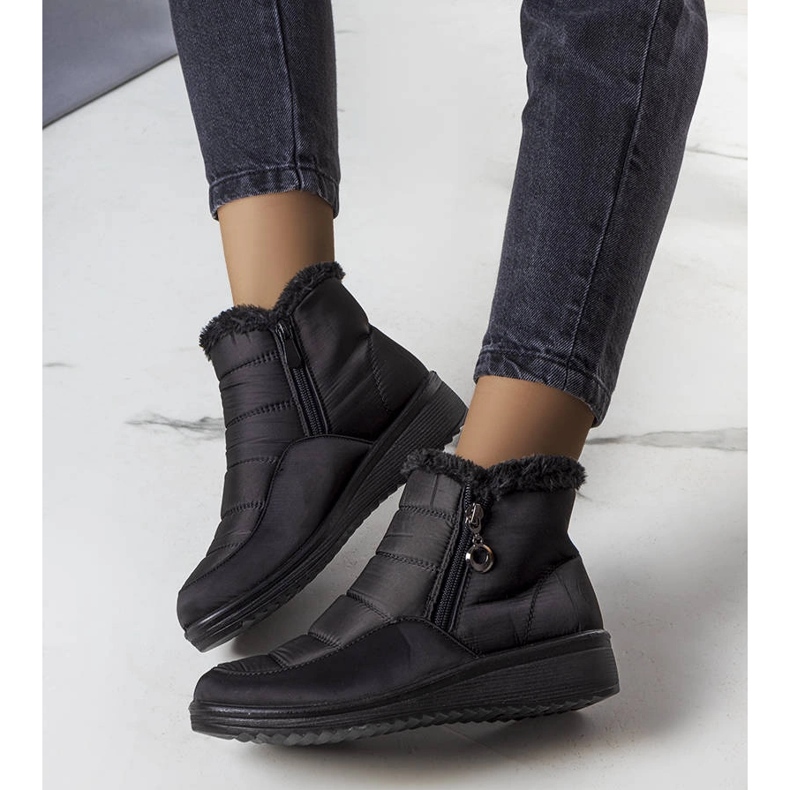 Crne izolirane čizme za snijeg s krznom iz Blena crno 2