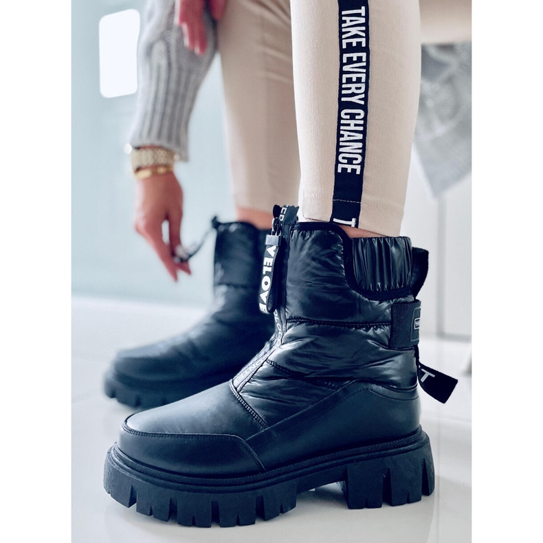 BM Izolirane čizme za snijeg od Joanie Black crno 2