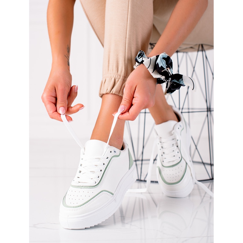 SHELOVET Tenisice sa zelenim umetkom bijela zelena 1