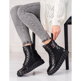 W. Potocki Radnice na platformi Shelovet crno 1