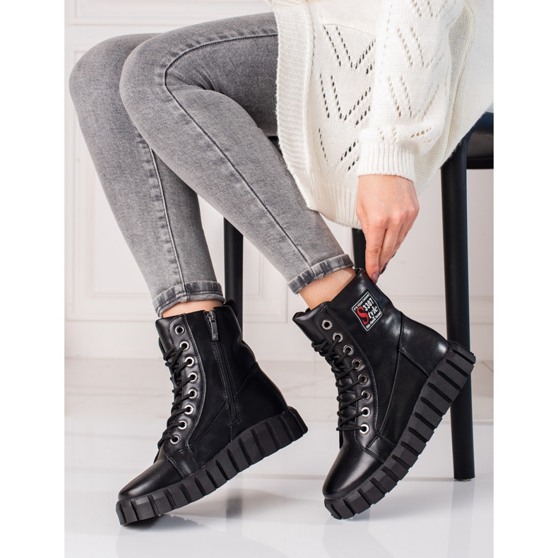 W. Potocki Radnice na platformi Shelovet crna 1