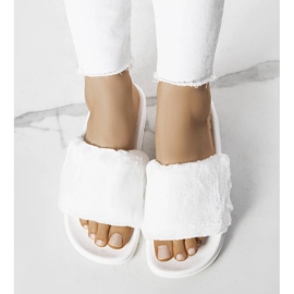 PA1 Bijele natikače s krznom boje slonovače bijela 1