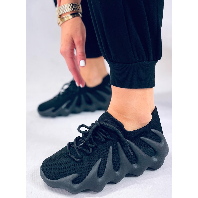 BM Eaton crne tenisice s čarapama crno 2