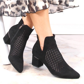 Ženske crne ažurne čizme od brušene kože Vinceza 10892 crna 1