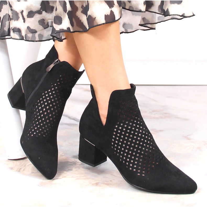 Ženske crne ažurne čizme od brušene kože Vinceza 10892 crna 1