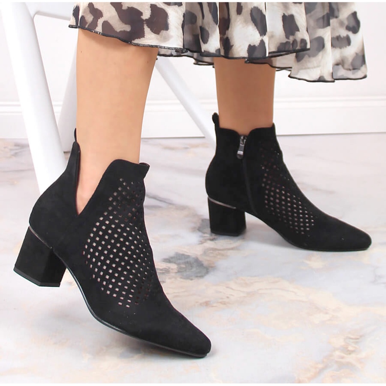 Ženske crne ažurne čizme od brušene kože Vinceza 10892 crno 2