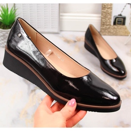 Ženske crne lakirane cipele na wedges Vinceza 10865 crno 1