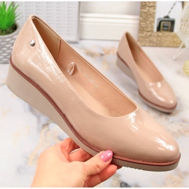 Ženske bež lakirane cipele na wedges Vinceza 10865 1