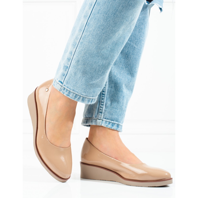Ženske cipele na klin Vinceza bež boje 1