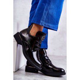 Vinceza Lakirane čizme na vezanje s izrezima crne Fabiana crna 4