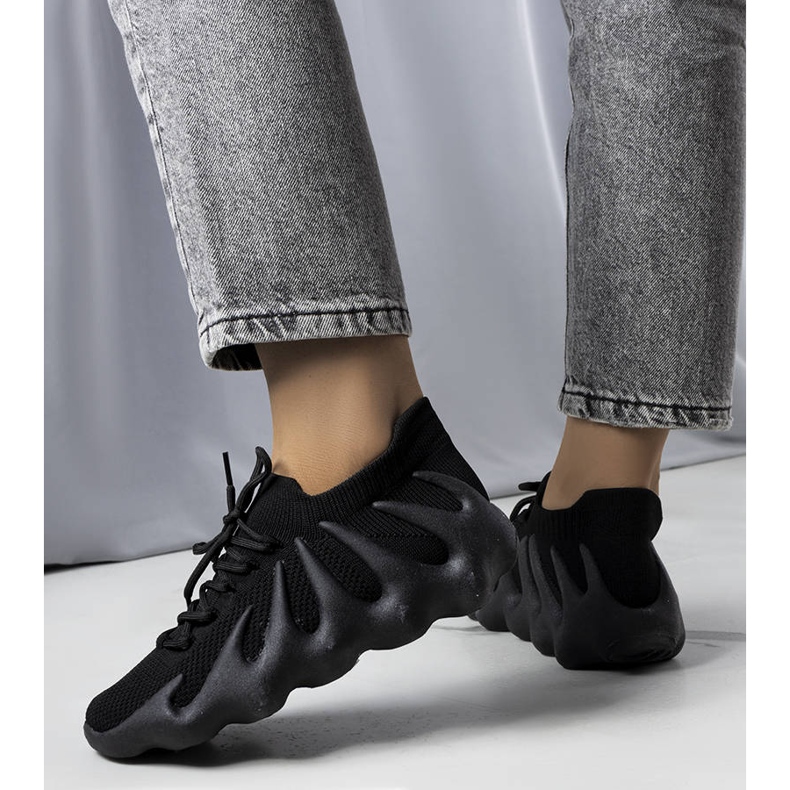 PA1 Crne prozračne tenisice marke Muriel crna 1