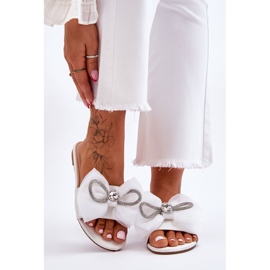 Ženske papuče s mašnom i bijelim kamenčićima Jolene bijela 1