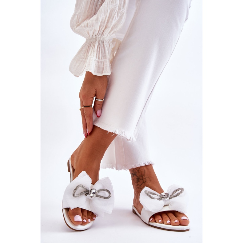 Ženske papuče s mašnom i bijelim kamenčićima Jolene bijela 2