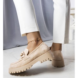 PA1 Bež lordovi ukrašeni Arpin lancem 2