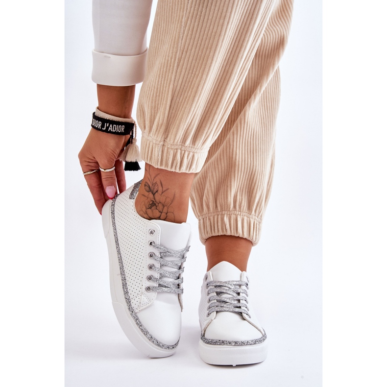 BM Ženske niske perforirane tenisice bijeli i srebrni Daxton bijela srebro 1