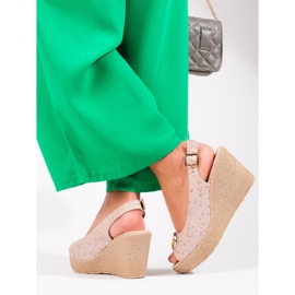 Bež ženske sandale na klin Shelovet od brušene kože 2