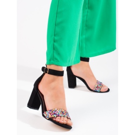 Elegantne crne sandale s perlama marke Shelovet crno 1