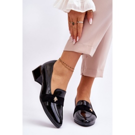 Vinceza Crne lakirane kožne cipele na nisku petu s ukrasom Doria crno 1