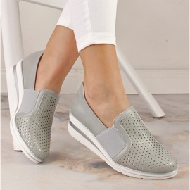 Ženske ažurne cipele na wedges sive Jezzi MR1738-17 siva 1