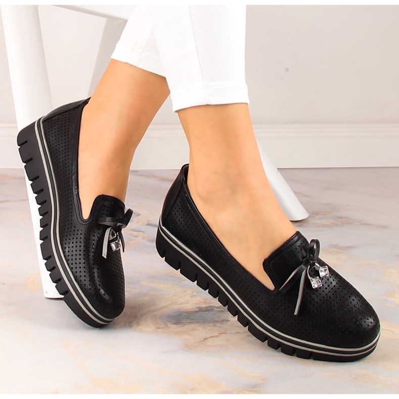 Ženske ažurne crne cipele s platformom Jezzi RMR2268-2 crno 1