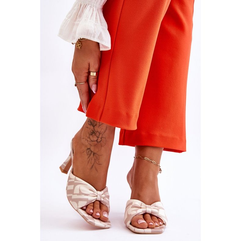 Moderne visoke potpetice u bež Floria printu 1