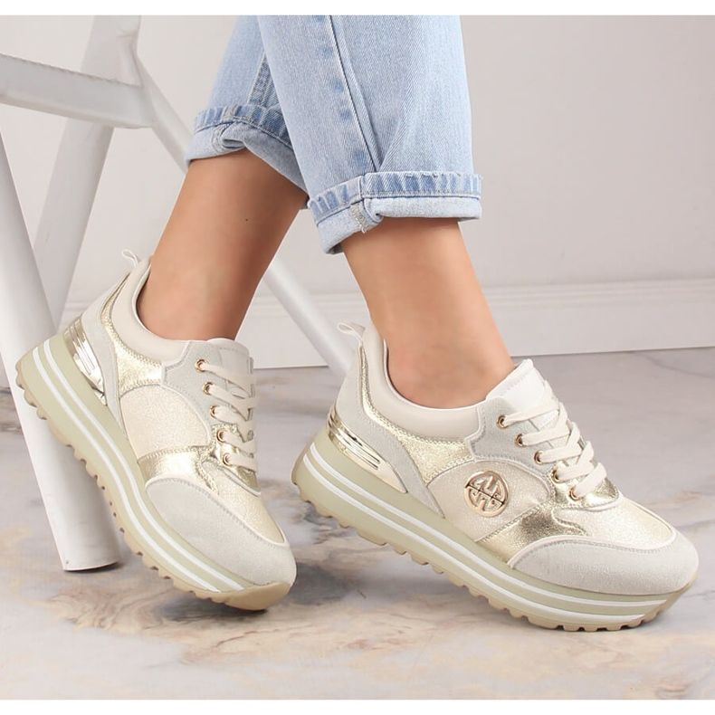 Ženske sportske cipele na zlatnu platformu Potocki SZ12025 zlatni 1