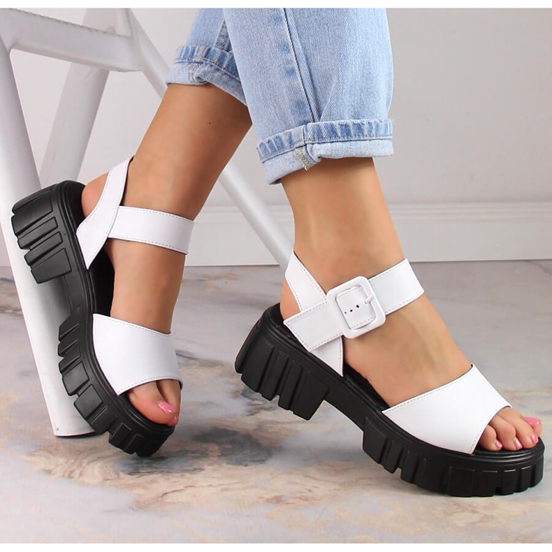 Ženske bijele sandale s platformom Vinceza SG23-7852 bijela 1