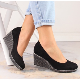 Ženske crne cipele na klin od brušene kože Potocki SZ12024 crno 1