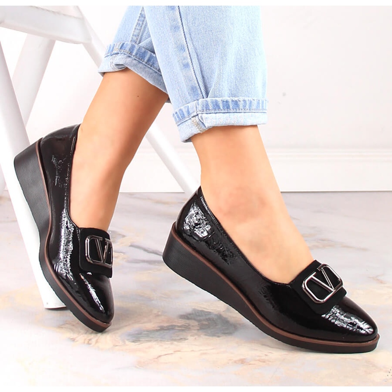 Ženske crne lakirane cipele na wedges Jezzi RMR2265-3 crna 1