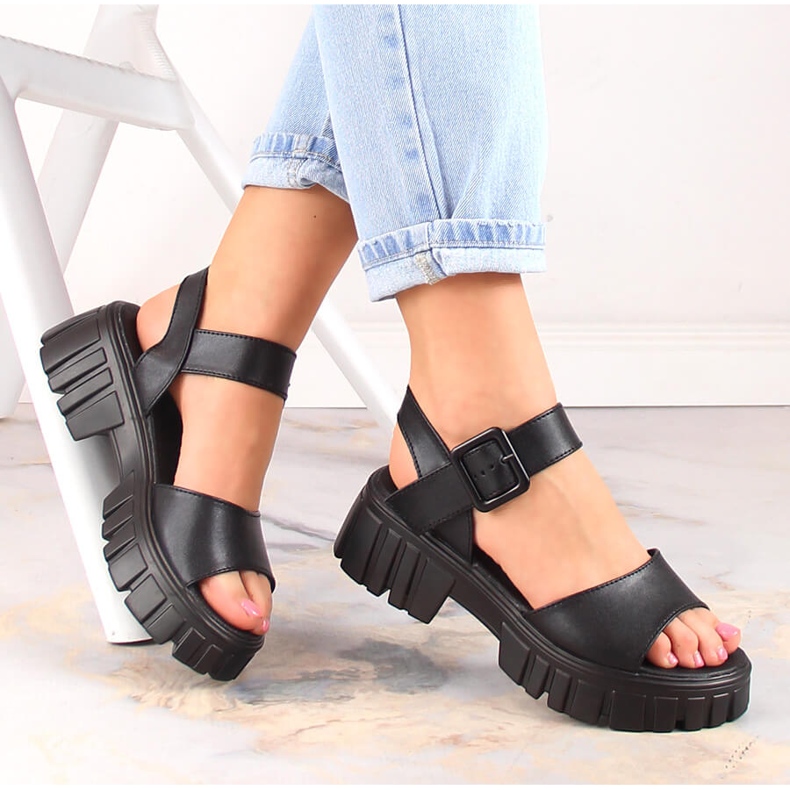 Ženske crne sandale s platformom Vinceza SG23-7852 crno 1