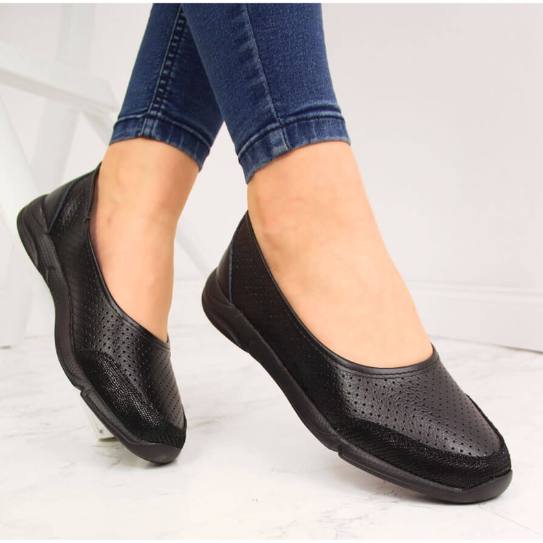 Ženske ažur kožne balerinke crne eVento 3621 crno 2