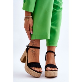 FI1 Udobne sandale od brušene kože na masivnoj crnoj šipki Elishia crna 1