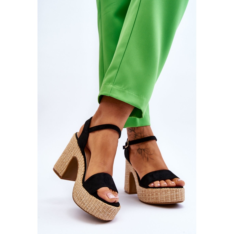 FI1 Udobne sandale od brušene kože na masivnoj crnoj šipki Elishia 2