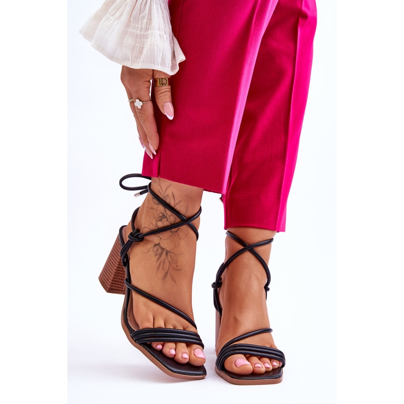 Ženske kožne sandale na petu crne Seyna crno 1