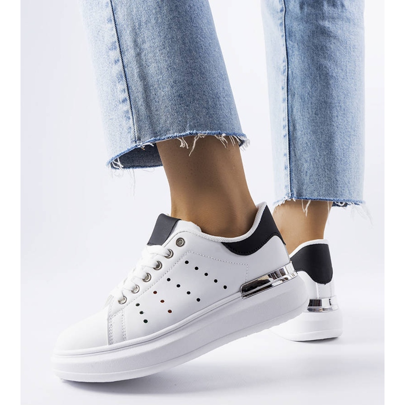 Bijele tenisice s Chalut perforacijom u boji bijela 1