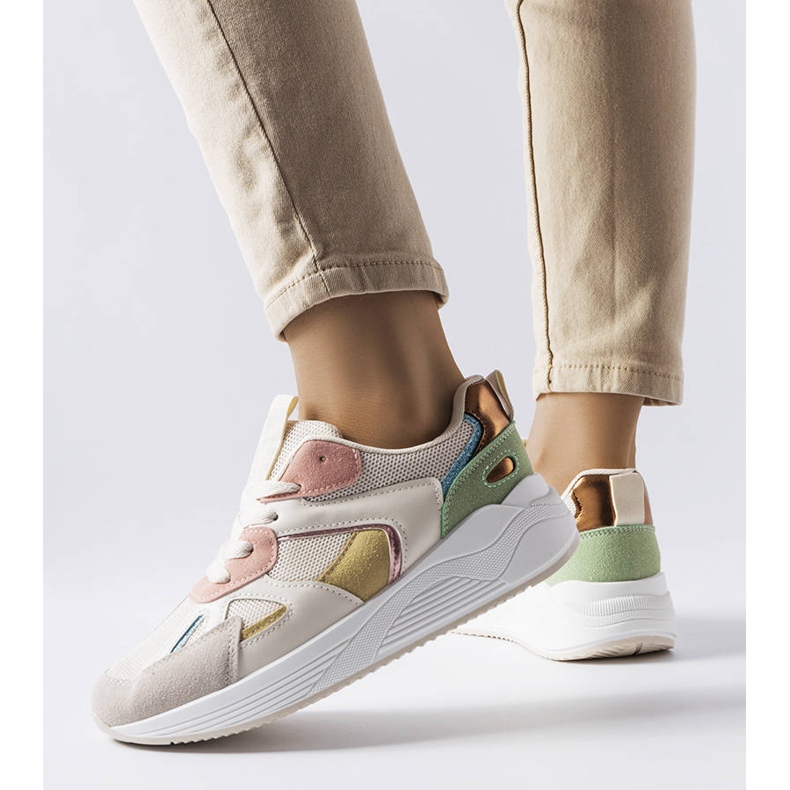 BM Bež tenisice izrađene od miješanih materijala iz Riela 1