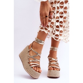 FJ1 Zlatne Margaritt sandale na klin zlatna 1