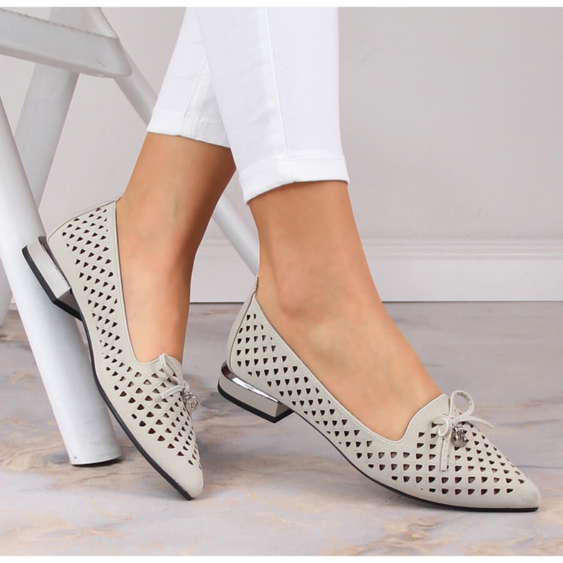 Ženske ažurne cipele na špic Jezzi ASA178-5 srebro 1