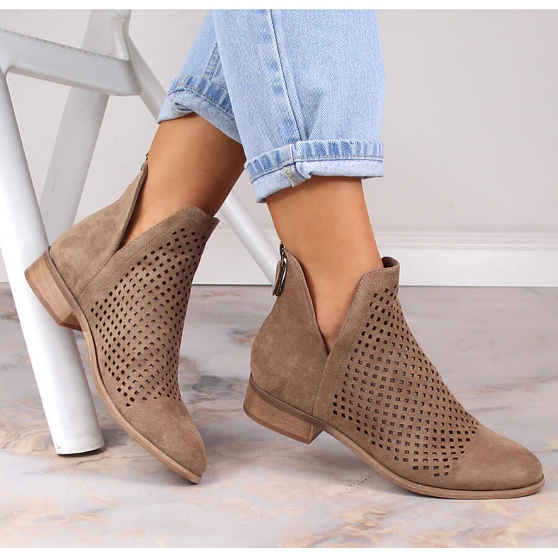 Ženske ažurne čizme od brušene kože Potocki SZ12107 bež 1