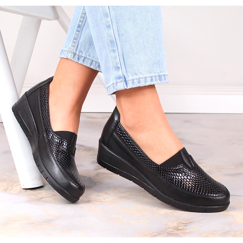 Ženske crne natikače na wedges T.Sokolski W23-481 crno 1