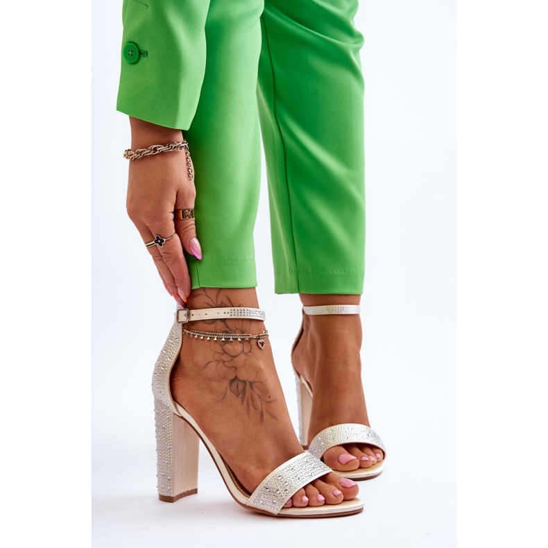 Ženske sandale na visoku petu s cirkonima bež idealističke boje 1