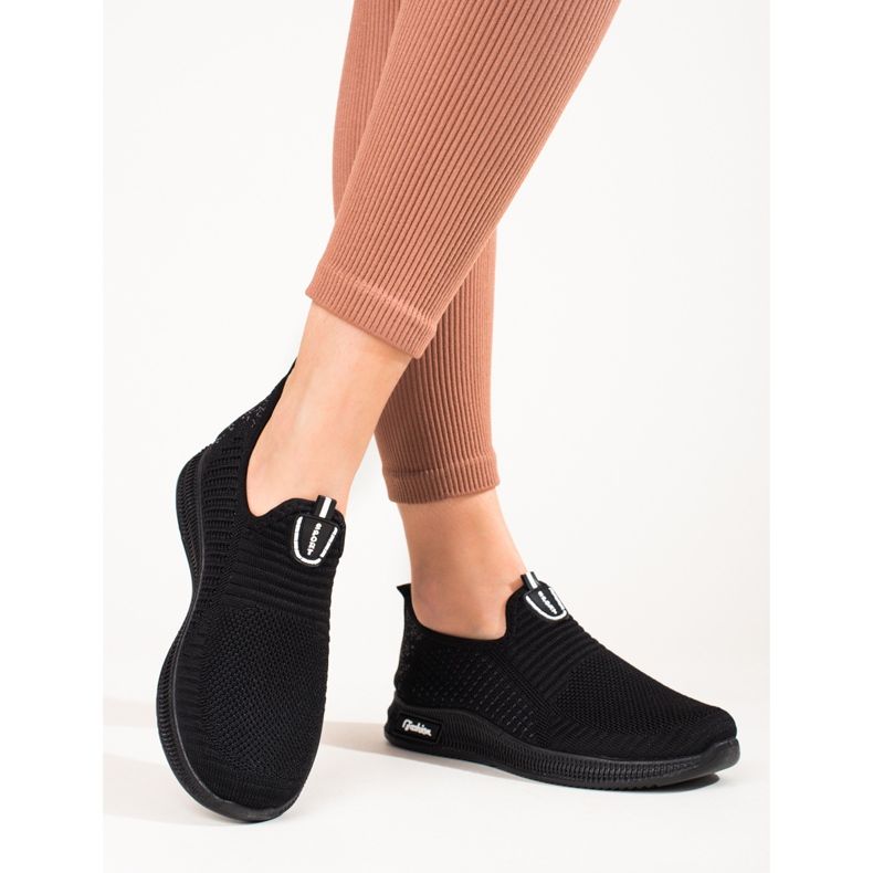 Lagane ženske sportske cipele od crnog tekstila T.Sokolski 2